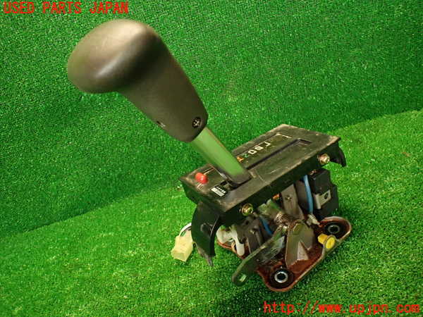 2UPJ-29447555]ハイエースワゴン100系(KZH106W)ATシフトレバー 中古_m0002.jpg