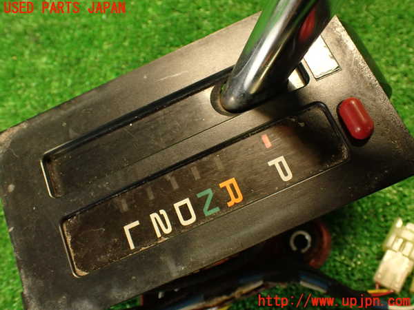 2UPJ-29447555]ハイエースワゴン100系(KZH106W)ATシフトレバー 中古_m0004.jpg