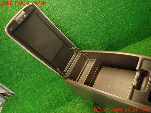 2UPJ-29447540]ハイエースワゴン100系(KZH106W)センターコンソール 中古_m0004.jpg