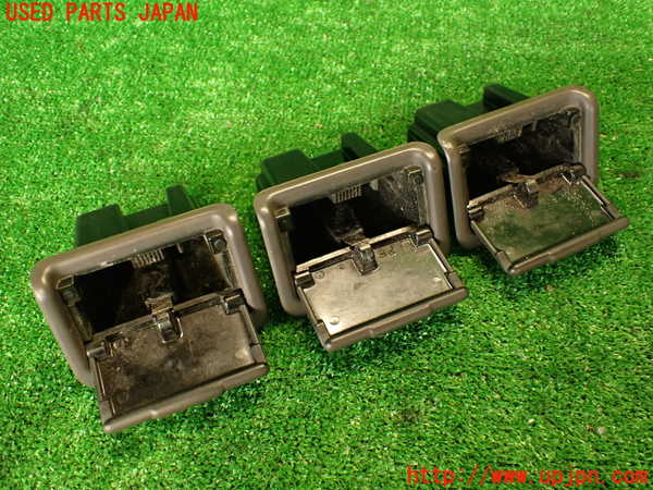 2UPJ-29447822]ハイエースワゴン100系(KZH106W)灰皿2 中古_m0004.jpg