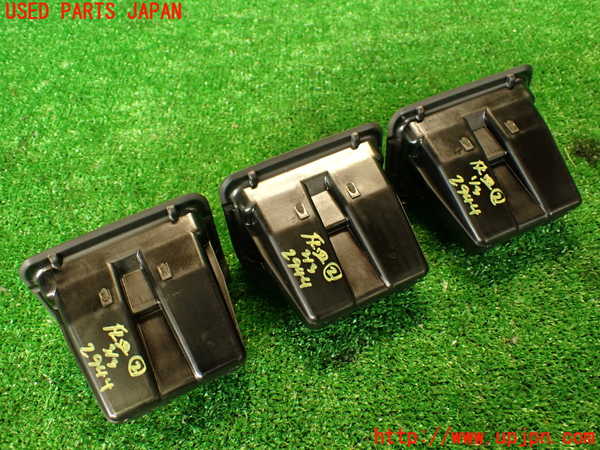 2UPJ-29447822]ハイエースワゴン100系(KZH106W)灰皿2 中古_m0005.jpg