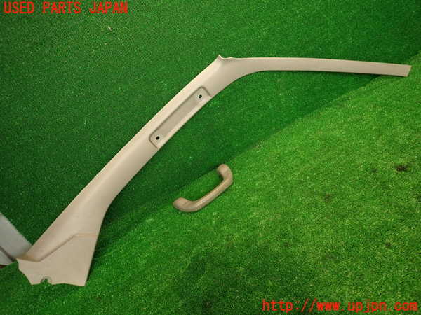 2UPJ-29447655]ハイエースワゴン100系(KZH106W)右フロントピラートリム 中古_m0001.jpg