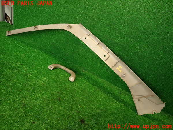 2UPJ-29447655]ハイエースワゴン100系(KZH106W)右フロントピラートリム 中古_m0004.jpg