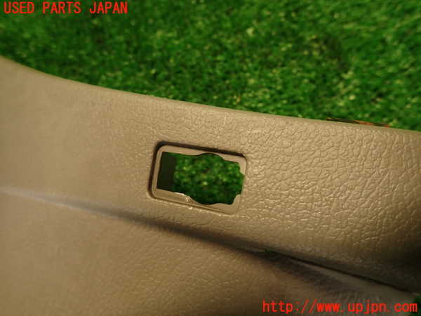 2UPJ-29447665]ハイエースワゴン100系(KZH106W)右センターピラートリム 中古_m0002.jpg