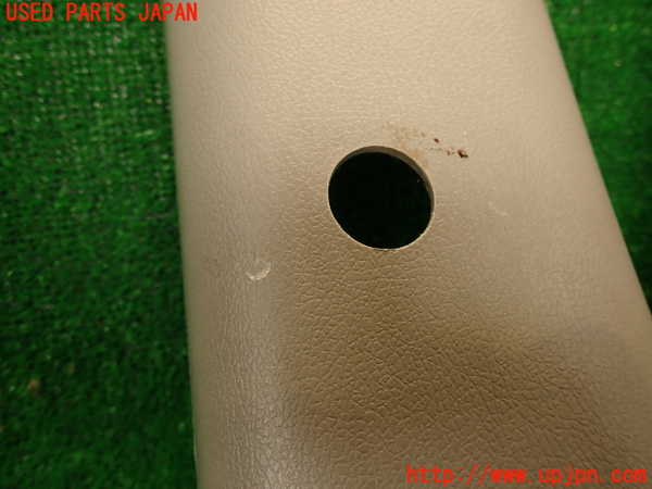 2UPJ-29447675]ハイエースワゴン100系(KZH106W)右リアピラートリム 中古_m0002.jpg
