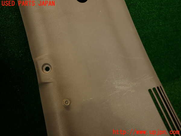 2UPJ-29447675]ハイエースワゴン100系(KZH106W)右リアピラートリム 中古_m0003.jpg