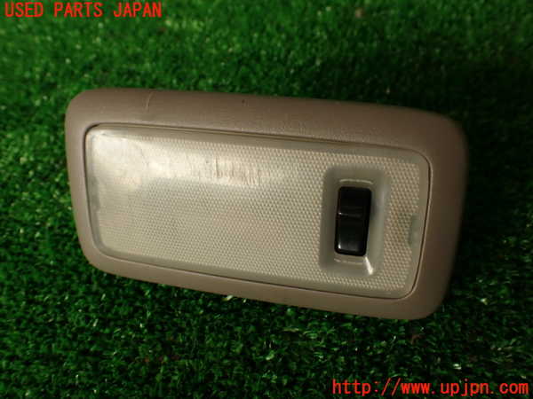 2UPJ-29446414]ハイエースワゴン100系(KZH106W)ルームランプ4 (真中 ラゲッジ) 中古_m0001.jpg