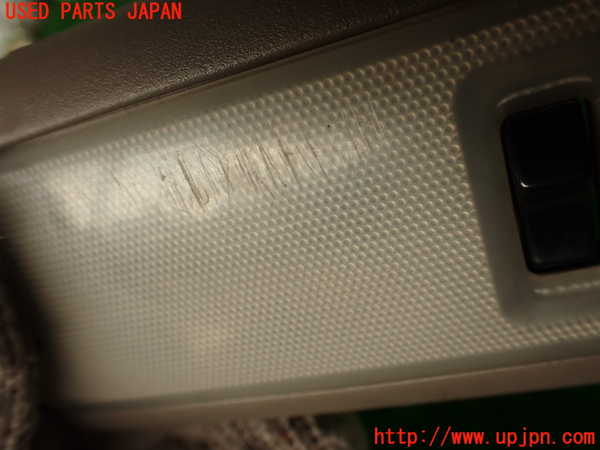 2UPJ-29446414]ハイエースワゴン100系(KZH106W)ルームランプ4 (真中 ラゲッジ) 中古_m0003.jpg