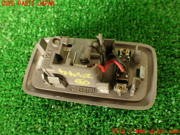 2UPJ-29446414]ハイエースワゴン100系(KZH106W)ルームランプ4 (真中 ラゲッジ) 中古_m0004.jpg