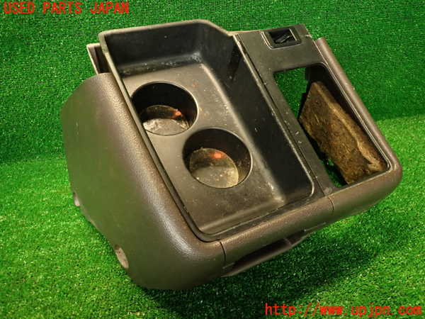 2UPJ-29447810]ハイエースワゴン100系(KZH106W)ドリンクホルダー 中古_m0001.jpg
