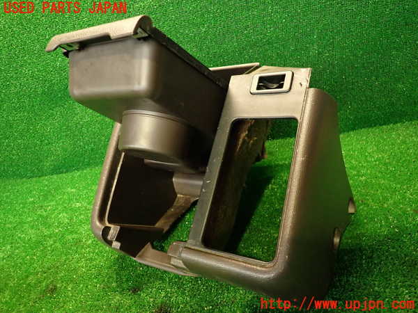 2UPJ-29447810]ハイエースワゴン100系(KZH106W)ドリンクホルダー 中古_m0002.jpg