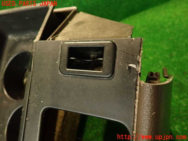 2UPJ-29447810]ハイエースワゴン100系(KZH106W)ドリンクホルダー 中古_m0003.jpg