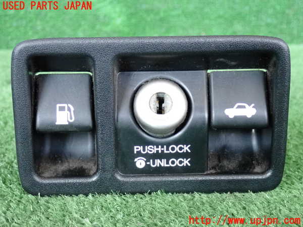 2UPJ-29456308]ソアラ(JZZ31)スイッチ3 (トランクオープナー、フューエルリッド) 中古 レクサス・SC430_m0001.jpg