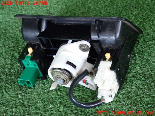 2UPJ-29456308]ソアラ(JZZ31)スイッチ3 (トランクオープナー、フューエルリッド) 中古 レクサス・SC430_m0003.jpg