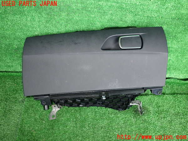 2UPJ-29477516]BMW M2 クーペ(1H30)(F87)グローブボックス1 中古_m0001.jpg