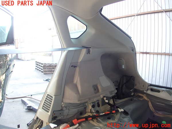 2UPJ-29487675]プリウス(ZVW30)右リアピラートリム 中古_m0001.jpg