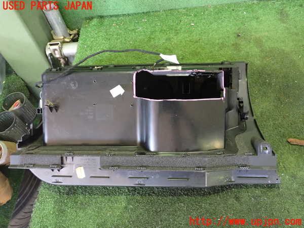 2UPJ-29517516]アウディ・TT ロードスター(8NAPXF)グローブボックス1 中古_m0004.jpg