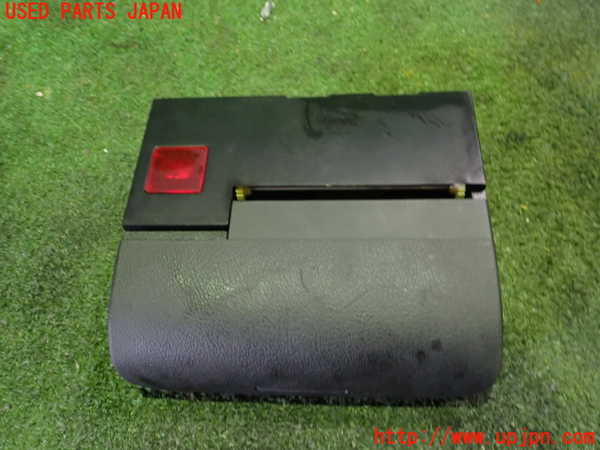 2UPJ-29517821]アウディ・TT ロードスター(8NAPXF)灰皿1 中古_m0002.jpg