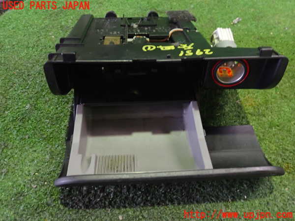 2UPJ-29517821]アウディ・TT ロードスター(8NAPXF)灰皿1 中古_m0003.jpg