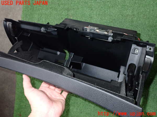 2UPJ-29527516]BMW Z4(LM25)グローブボックス1 中古 (E89)_m0002.jpg