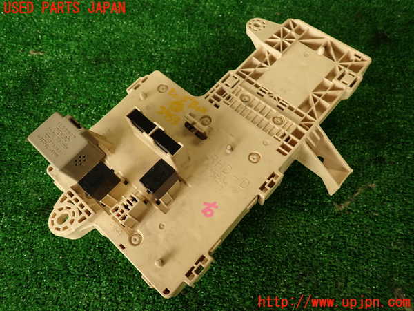 2UPJ-29536742]アルテッツァ(GXE10)ヒューズボックス2 中古_m0002.jpg