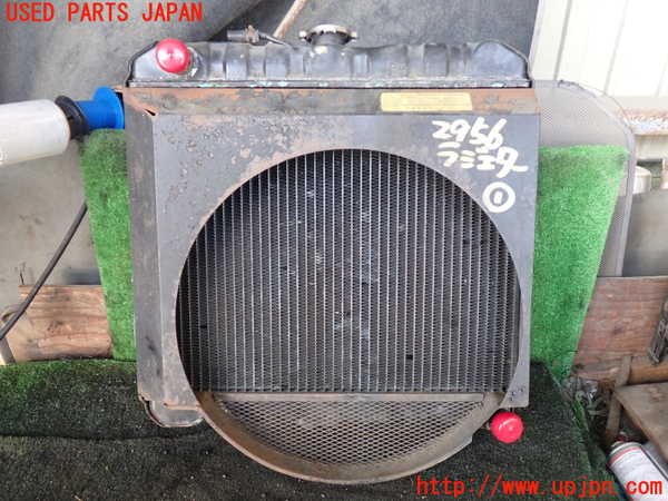 5UPJ-29562321]三菱ジープ(J37)ラジエーター1 中古_m0001.jpg