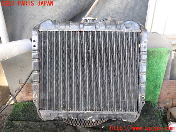 5UPJ-29562321]三菱ジープ(J37)ラジエーター1 中古_m0003.jpg