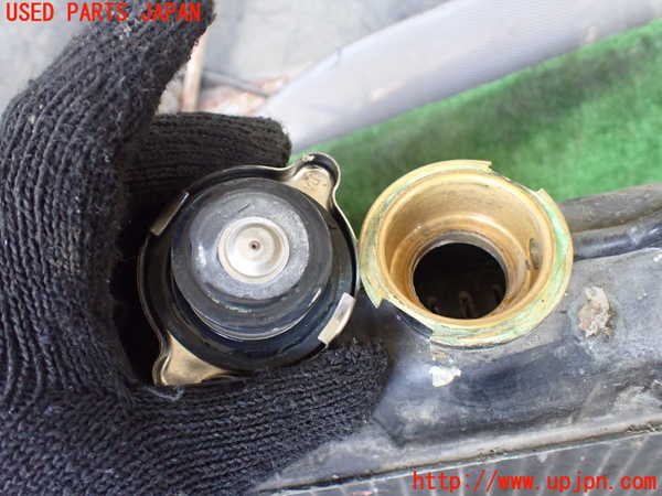 5UPJ-29562321]三菱ジープ(J37)ラジエーター1 中古_m0004.jpg