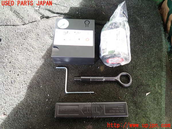 1UPJ-29577805]ポルシェ・パナメーラ 4(970CWA)車載工具 中古_m0001.jpg