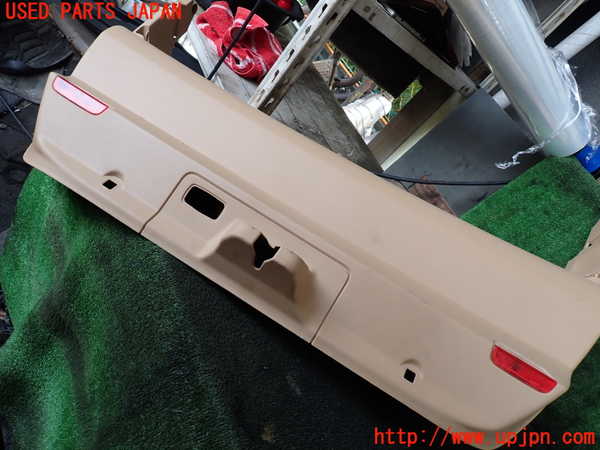 1UPJ-29571578]ポルシェ・パナメーラ 4(970CWA)バックドア内張り 中古_m0002.jpg