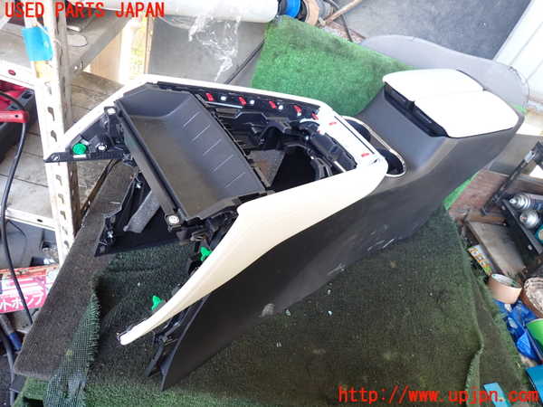 1UPJ-29597540]CX-8(KG2P)センターコンソール 中古_m0001.jpg