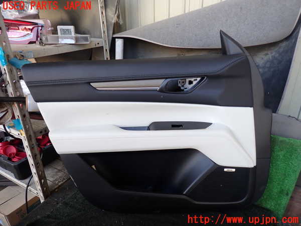 1UPJ-29591264]CX-8(KG2P)左前ドア内張り 中古_m0001.jpg