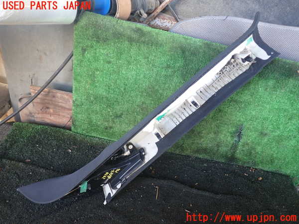 5UPJ-29597660]CX-8(KG2P)左フロントピラートリム 中古_m0002.jpg