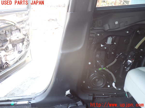 1UPJ-29597665]CX-8(KG2P)右センターピラートリム 中古_m0003.jpg