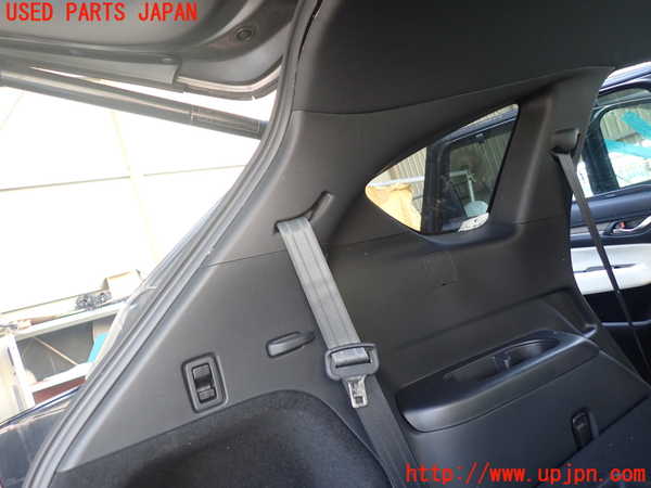 5UPJ-29597680]CX-8(KG2P)左リアピラートリム 中古_m0002.jpg