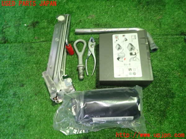 1UPJ-29607805]アウディ・TT クーペ(8NBHEF)車載工具 中古_m0001.jpg