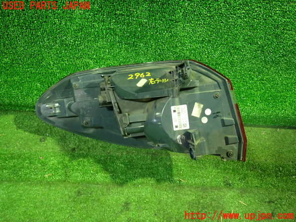 5UPJ-29621530]BMW 218d グランツアラー(2E20 F46)右テールランプ 中古_m0002.jpg