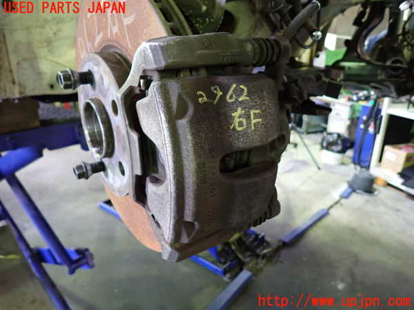 5UPJ-29624080]BMW 218d グランツアラー(2E20 F46)右フロントキャリパー 中古_m0001.jpg