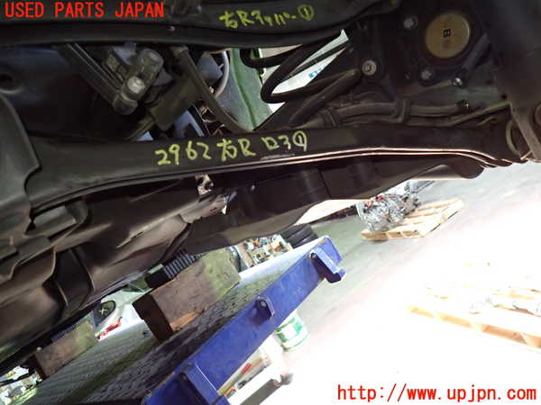 1UPJ-29625200]BMW 218d グランツアラー(2E20 F46)右リアロアアーム1 中古_m0001.jpg