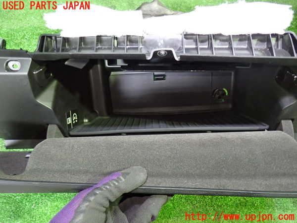 1UPJ-29627516]BMW 218d グランツアラー(2E20 F46)グローブボックス1 中古_m0002.jpg
