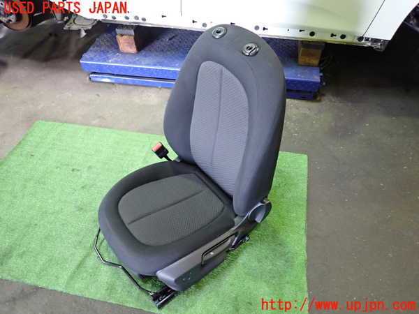 1UPJ-29627065]BMW 218d グランツアラー(2E20 F46)助手席シート 中古_m0001.jpg