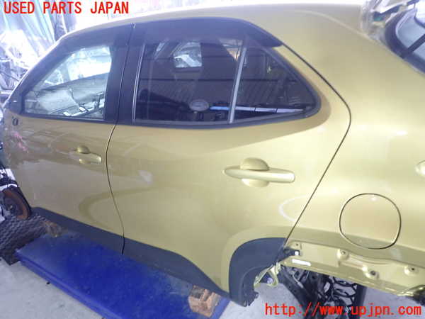 1UPJ-29631320]ヤリス(YARIS) クロス(MXPB10)左後ドア 中古 AGC M2L3 43R-007953_m0001.jpg