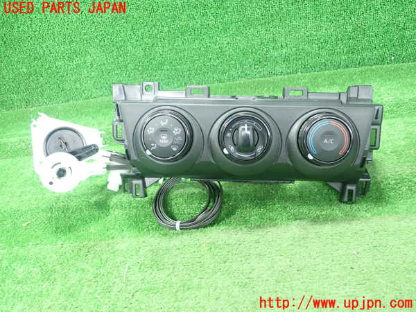 5UPJ-29636066]ヤリス(YARIS) クロス(MXPB10)エアコンスイッチ1 中古_m0001.jpg