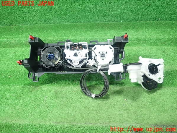 5UPJ-29636066]ヤリス(YARIS) クロス(MXPB10)エアコンスイッチ1 中古_m0002.jpg