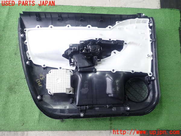 1UPJ-29631234]ヤリス(YARIS) クロス(MXPB10)右前ドア内張り 中古_m0003.jpg