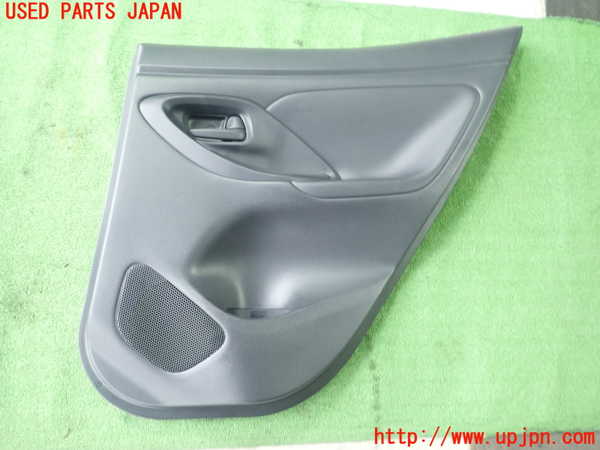 1UPJ-29631294]ヤリス(YARIS) クロス(MXPB10)右後ドア内張り 中古_m0001.jpg