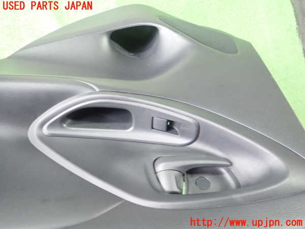 1UPJ-29631294]ヤリス(YARIS) クロス(MXPB10)右後ドア内張り 中古_m0002.jpg