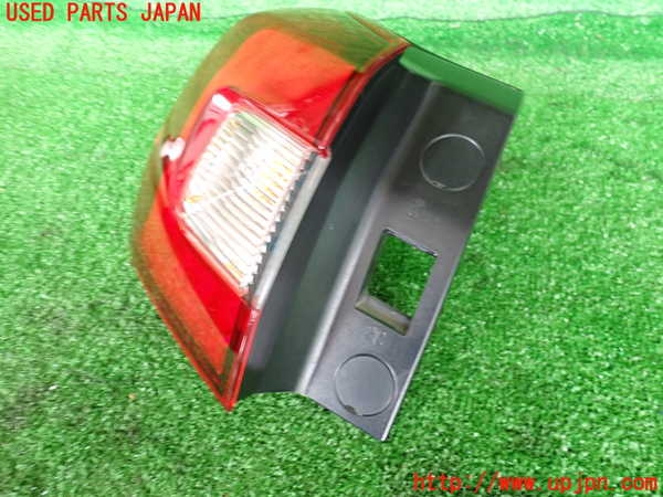 5UPJ-29641536]レヴォーグ(VM4)左テールランプ 中古_m0002.jpg