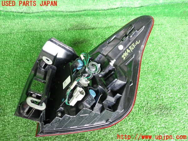 5UPJ-29641536]レヴォーグ(VM4)左テールランプ 中古_m0003.jpg