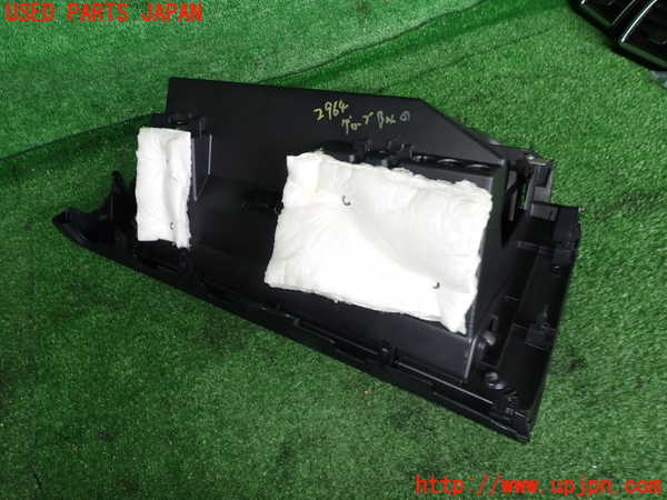 2UPJ-29647516]レヴォーグ(VM4)グローブボックス1 中古_m0002.jpg